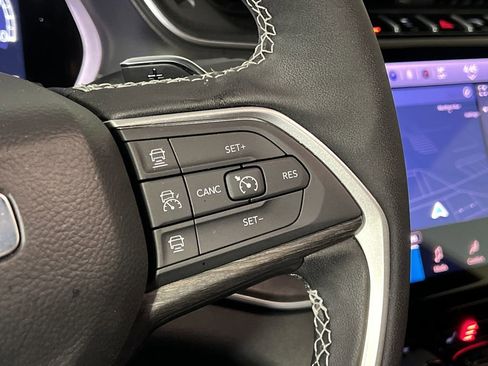 Used 2025 Jeep Grand Cherokee Limited image 17