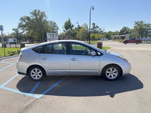 Used 2006 Toyota Prius w/ Pkg 8 FWD image 4