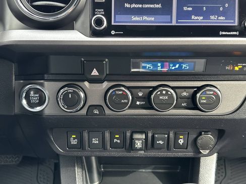 Used 2022 Toyota Tacoma TRD Off-Road w/ Technology Package AWD/4WD image 32
