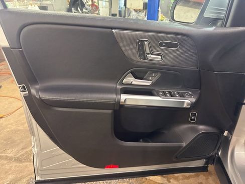 Used 2020 Mercedes-Benz GLB 250 GLB 250 image 10