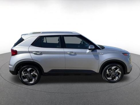 Used 2025 Hyundai Venue SEL FWD image 16