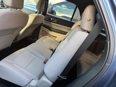 Used 2019 Ford Explorer XLT image 8