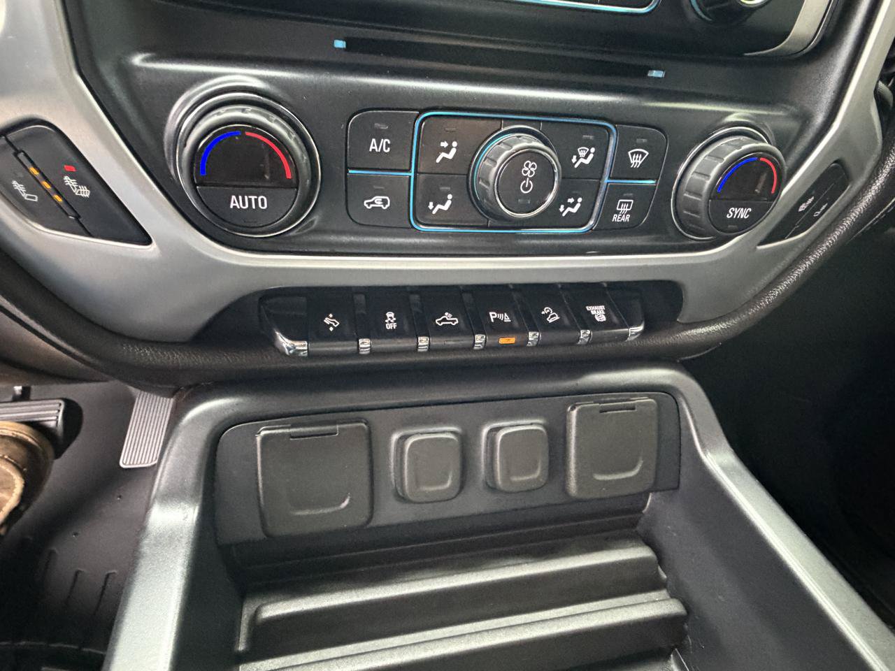 Used 2019 GMC Sierra 2500 SLT w/ Duramax Plus Package AWD/4WD image 44