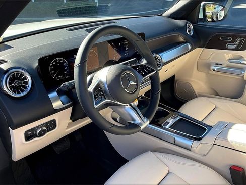New 2026 Mercedes-Benz GLB 250 4MATIC image 6