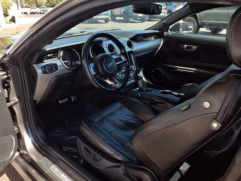 Used 2020 Ford Mustang Premium image 13