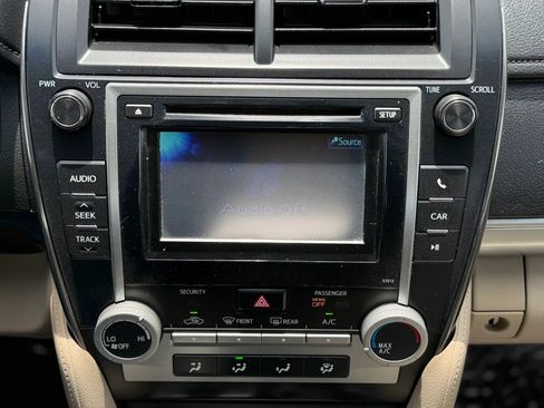 Used 2012 Toyota Camry LE FWD image 34