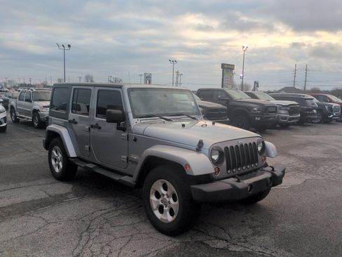 Used 2013 Jeep Wrangler Unlimited Sahara w/ Dual Top Group image 4