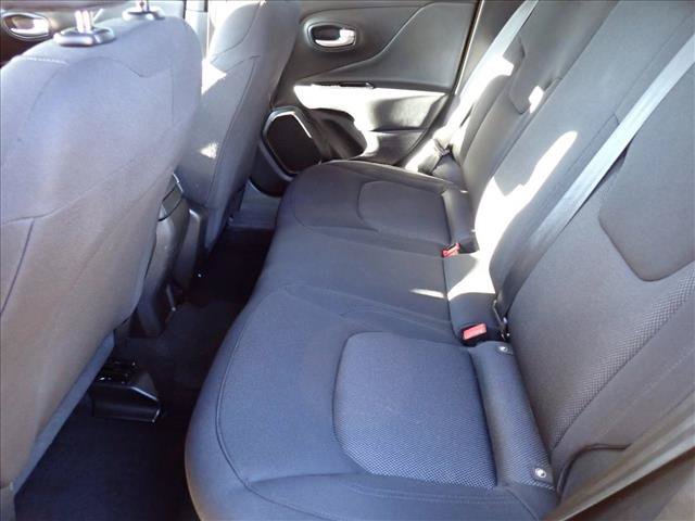 Used 2023 Jeep Renegade Latitude AWD/4WD image 9