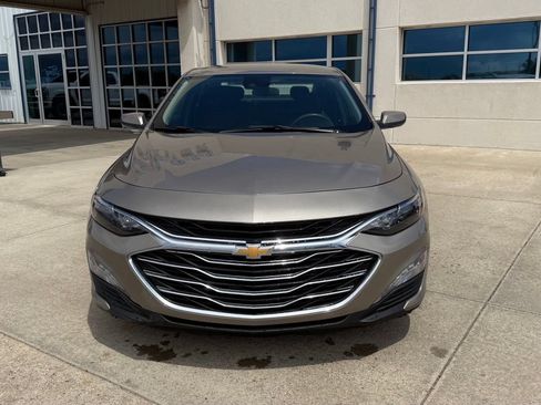 Used 2025 Chevrolet Malibu LT FWD image 2