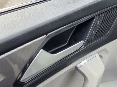 Used 2022 Volkswagen Tiguan SE image 22