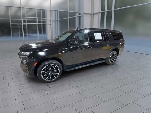 Used 2024 Chevrolet Suburban RST w/ Luxury Package image 4