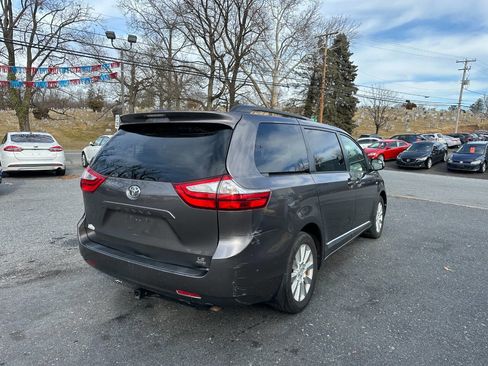 Used 2017 Toyota Sienna LE image 5