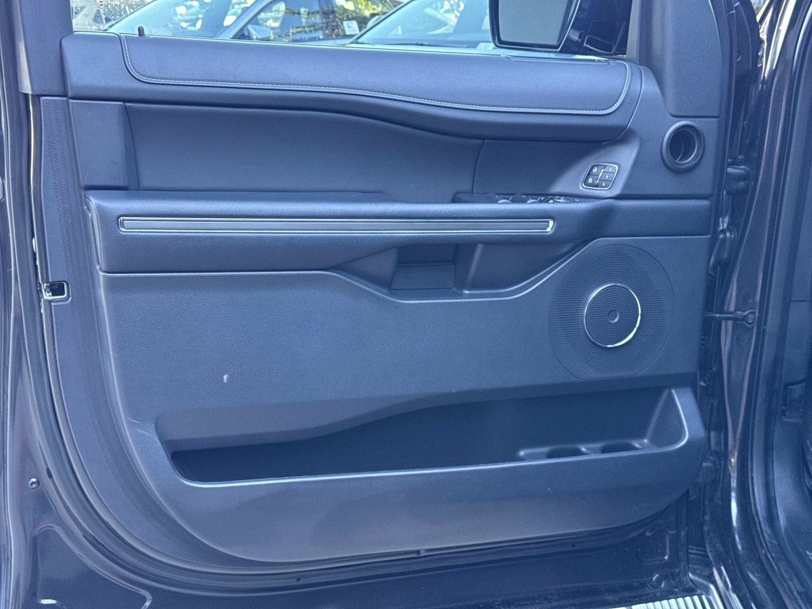 Used 2024 Ford Expedition XLT RWD image 10