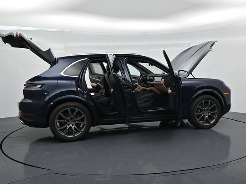Certified 2024 Porsche Cayenne AWD/4WD image 19