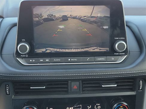 Used 2023 Nissan Rogue SV image 12