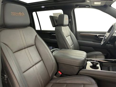 Used 2025 Chevrolet Suburban High Country image 14