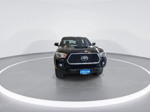 Used 2019 Toyota Tacoma TRD Sport image 3