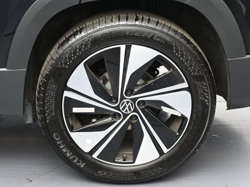 Used 2024 Volkswagen Taos SE image 11