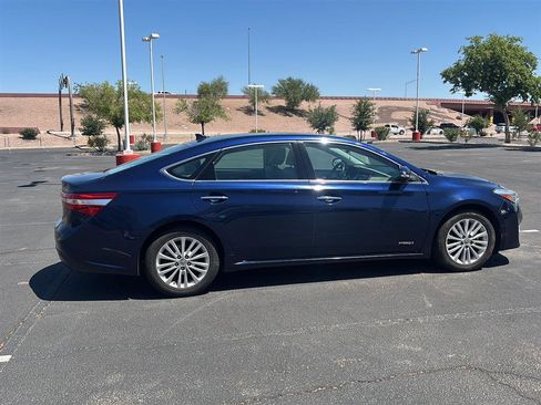 Used 2013 Toyota Avalon Limited w/ Technology Pkg FWD image 2