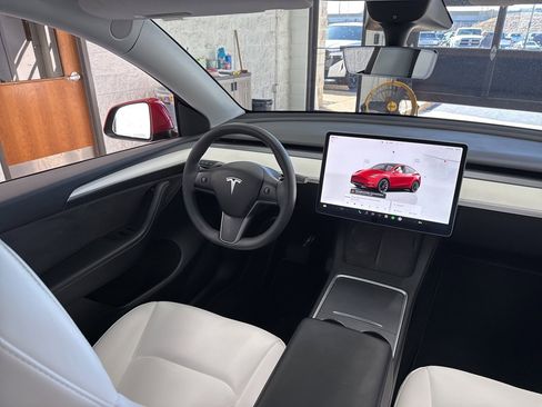Used 2022 Tesla Model Y Long Range image 49