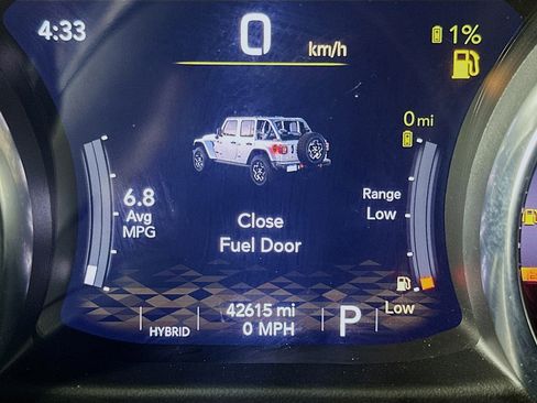 Used 2022 Jeep Wrangler Sahara w/ Cold Weather Group image 18