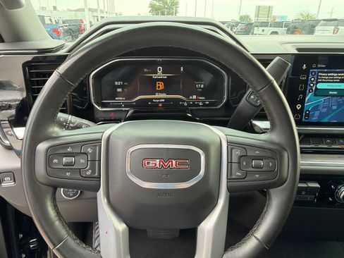 Used 2025 GMC Sierra 1500 SLT AWD/4WD image 28