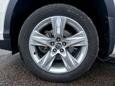 Used 2017 Toyota Highlander Limited image 11