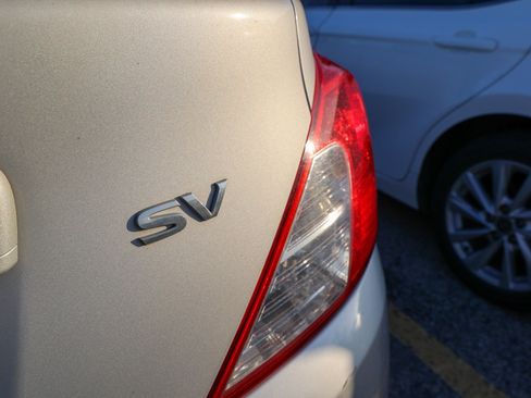 Used 2019 Nissan Versa SV FWD image 11