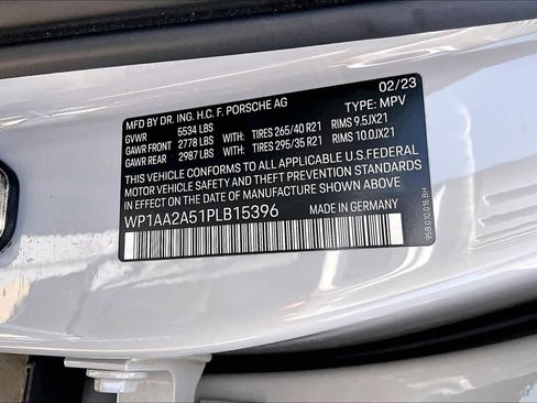 Used 2023 Porsche Macan AWD/4WD image 37