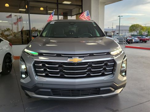 Used 2025 Chevrolet Equinox LT w/ Safety and Technology Package FWD image 4