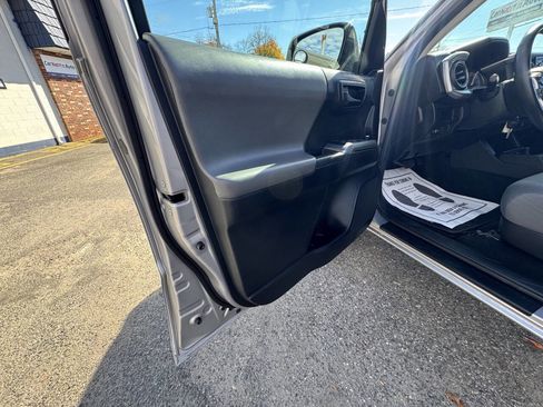 Used 2016 Toyota Tacoma SR5 w/ SR5 Appearance Package (SN) image 56