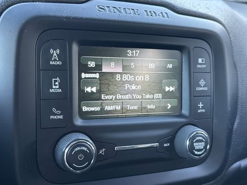 Used 2016 Jeep Renegade Latitude image 18