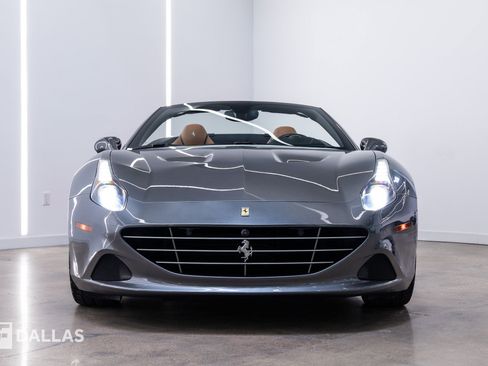 Used 2017 Ferrari California T RWD image 6