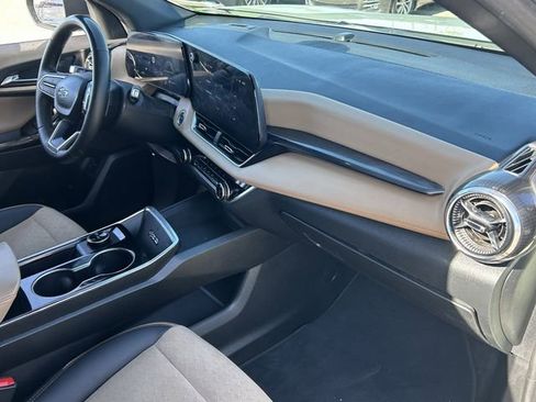 Used 2025 Chevrolet Equinox ACTIV w/ Safety and Technology Package AWD/4WD image 13
