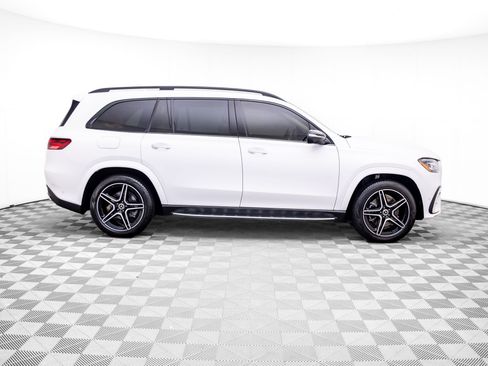 Used 2024 Mercedes-Benz GLS 450 4MATIC image 6