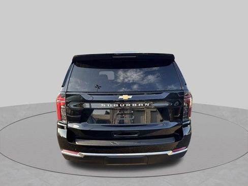 Used 2025 Chevrolet Suburban LS RWD image 7