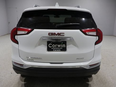 Used 2024 GMC Terrain SLT AWD/4WD image 3