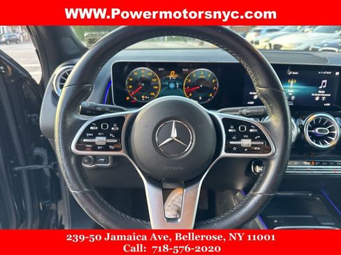 Used 2021 Mercedes-Benz GLB 250 4MATIC w/ Premium Package image 32