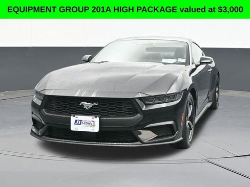 Used 2025 Ford Mustang Premium image 2