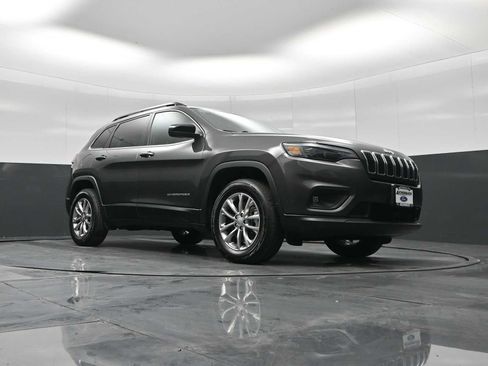 Used 2022 Jeep Cherokee Latitude Lux w/ Sun & Sound Group AWD/4WD image 18