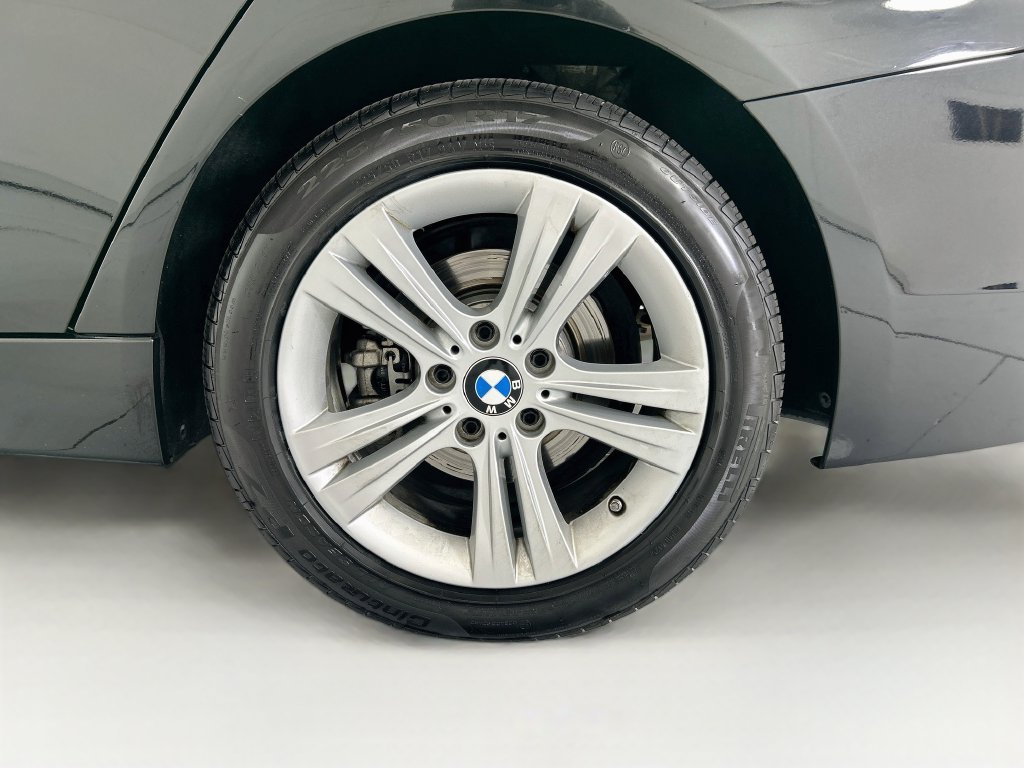 Used 2017 BMW 330i xDrive Sedan AWD/4WD image 30