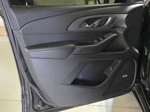 Used 2021 Chevrolet Traverse Premier w/ Redline Edition FWD image 17