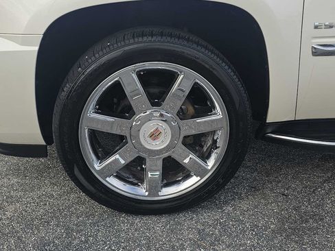 Used 2013 Cadillac Escalade ESV Luxury AWD/4WD image 12