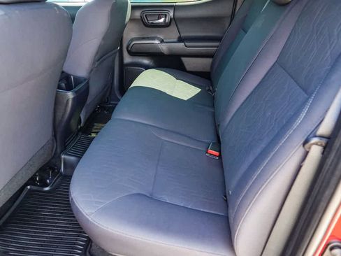 Used 2019 Toyota Tacoma TRD Off-Road w/ Technology Package AWD/4WD image 18