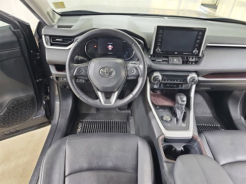 Used 2020 Toyota RAV4 Limited image 24