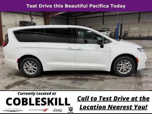New 2026 Chrysler Pacifica Select FWD image 3