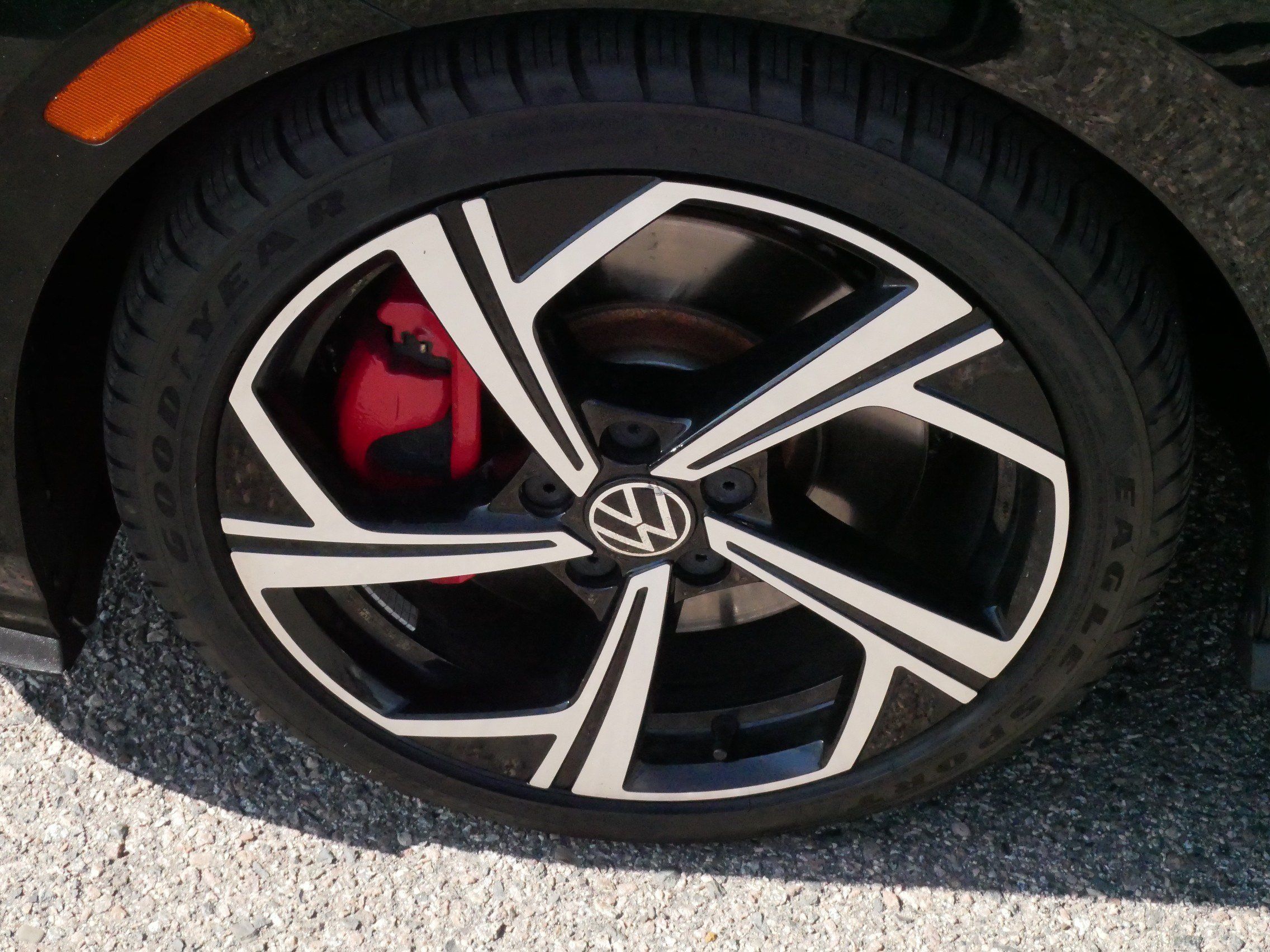 Certified 2024 Volkswagen GTI SE FWD image 15