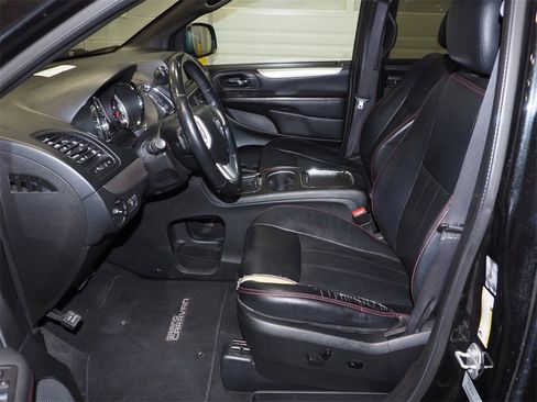 Used 2017 Dodge Grand Caravan GT image 6