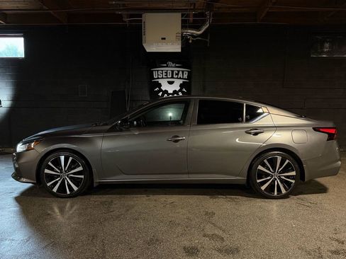 Used 2019 Nissan Altima 2.5 SR w/ SR Premium Package FWD image 2