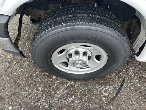 Used 2021 Chevrolet Express 2500 w/ Driver Convenience Package image 10